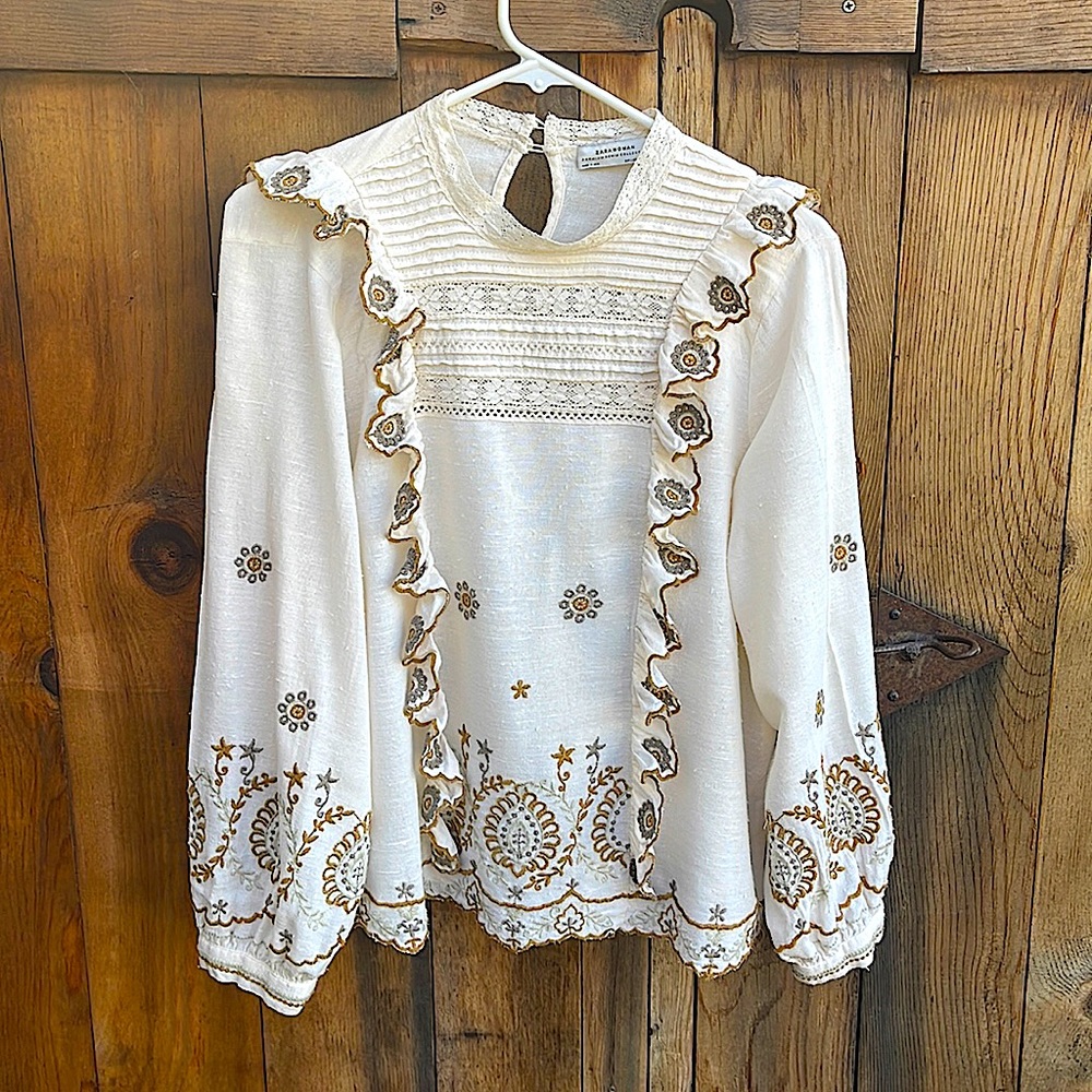 Embroidered blouse, with fluffy sleeves great condition